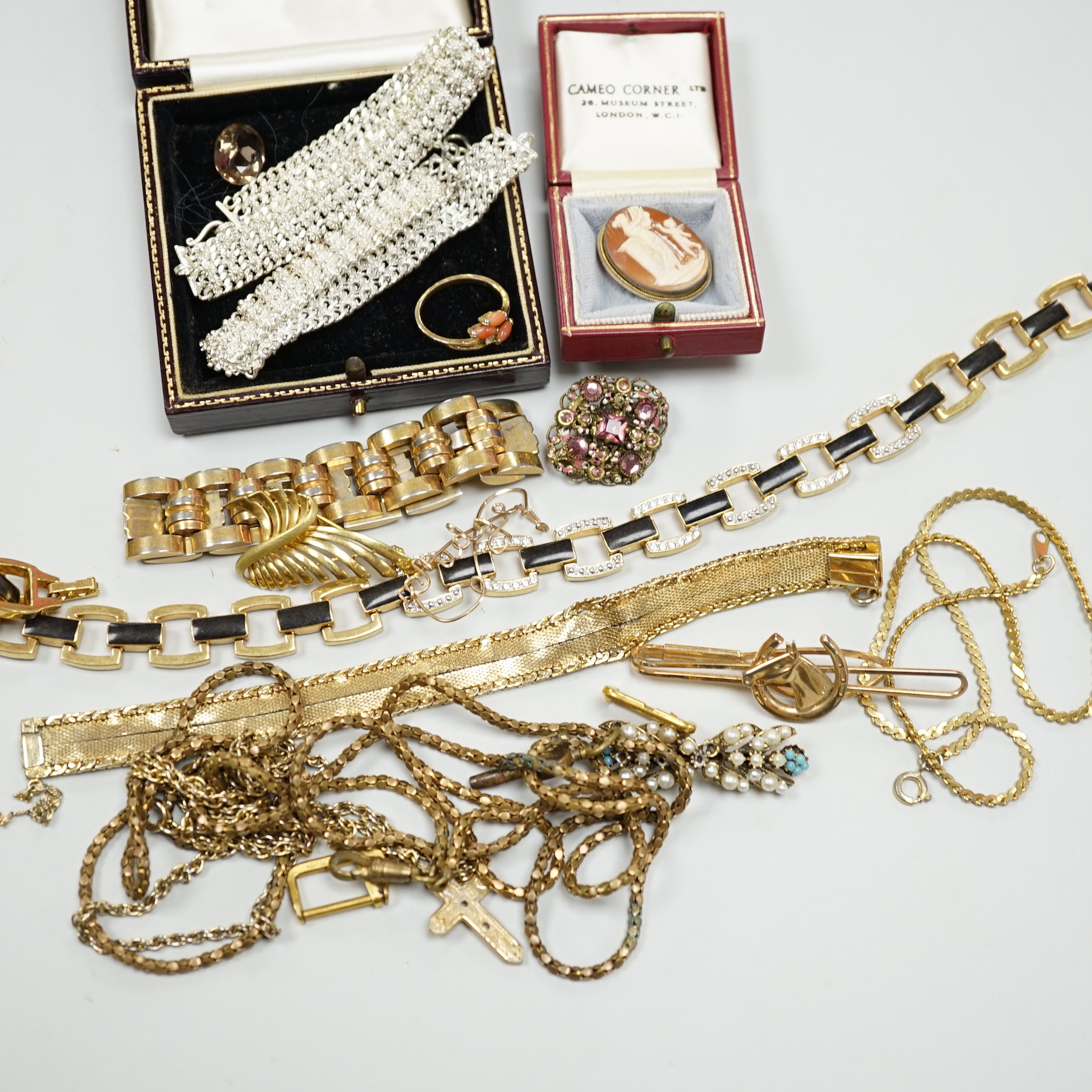 A group of assorted costume jewellery including a brooch in cameo corner leather case, and a small white card Cartier box